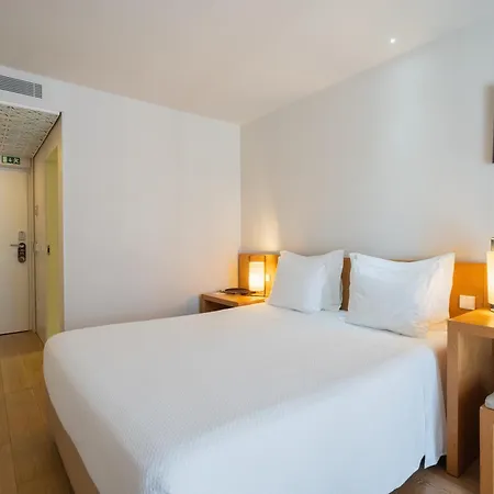 מלון Burgus Tribute & Design 4*